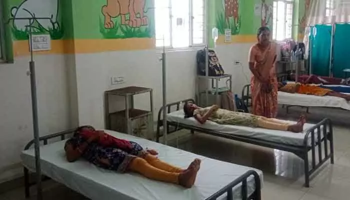 లక్ష్మీపూర్ గురుకులంలో ఫుడ్ పాయిజన్ కలకలం లక్ష్మీపూర్ గురుకులంలో ఫుడ్ పాయిజన్ కలకలం