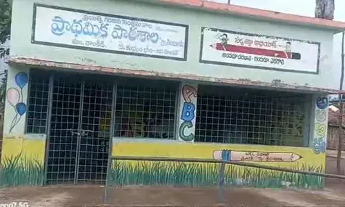 తెరుచుకుని లింబుగూడ పాఠశాల.. వ్యవసాయ పనుల్లో పిల్లలు