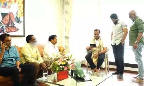 పవన్ సినిమా ప్రీరిలీజ్ ఈవెంట్‌కు మంత్రి కోమటిరెడ్డికి ఆహ్వానం