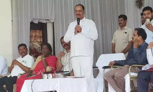 అధికారుల నిర్లక్ష్యంపై ఎమ్మెల్యే రేవూరి ఆగ్రహం