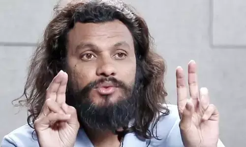 పోలీసుల అదుపులో యూట్యూబర్ పూల చొక్కా నవీన్
