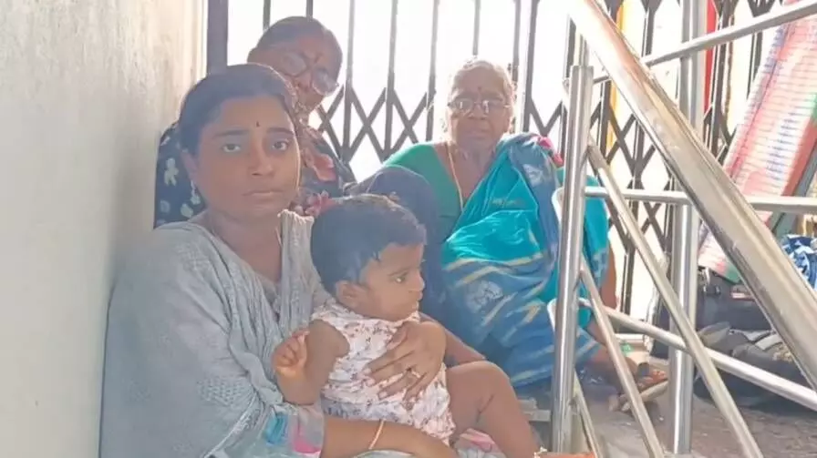 భార్య పుట్టింటికి కాన్పుకు వెళ్లి వచ్చేసరికి ఇల్లును అమ్మేసిన భర్త భార్య పుట్టింటికి కాన్పుకు వెళ్లి వచ్చేసరికి ఇల్లును అమ్మేసిన భర్త