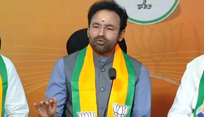 కేసీఆర్ అపరిచితుడిలా వ్యవహరిస్తుండు.. కేంద్ర మంత్రి కిషన్రెడ్డి హాట్ కామెంట్స్ కేసీఆర్ అపరిచితుడిలా వ్యవహరిస్తుండు.. కేంద్ర మంత్రి కిషన్రెడ్డి హాట్ కామెంట్స్