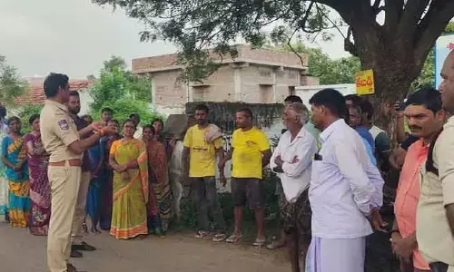 సైబర్ నేరాలపై అప్రమత్తత అవసరం : సీఐ సంతోష్..