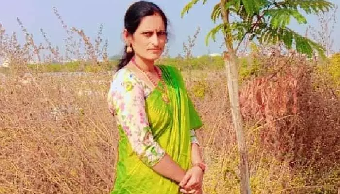 తంగళ్లపల్లిలో అనారోగ్యంతో వివాహిత ఆత్మహత్య తంగళ్లపల్లిలో అనారోగ్యంతో వివాహిత ఆత్మహత్య