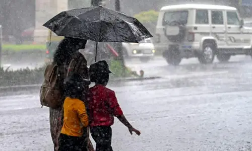 వర్షాలతో అప్రమత్తంగా ఉండండి!