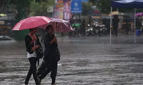 విజయవాడలో కుండపోత వర్షం..లోతట్టు ప్రాంతాలు జలమయం