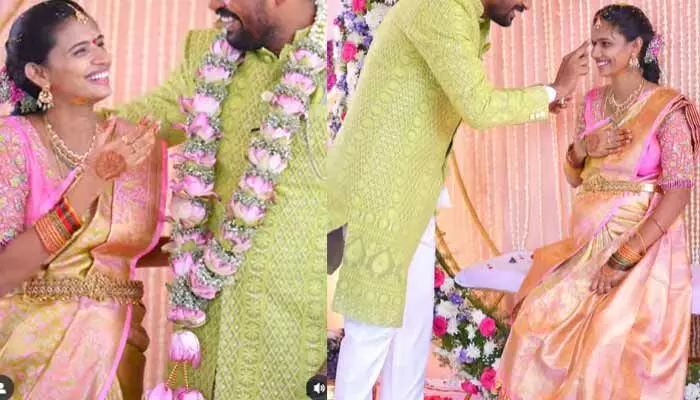 తండ్రి కాబోతున్న బిగ్ బాస్ నటుడు.. భార్య సీమంతం వీడియో షేర్ చేయడంతో కంగ్రాట్స్ చెబుతున్న నెటిజన్లు తండ్రి కాబోతున్న బిగ్ బాస్ నటుడు.. భార్య సీమంతం వీడియో షేర్ చేయడంతో కంగ్రాట్స్ చెబుతున్న నెటిజన్లు
