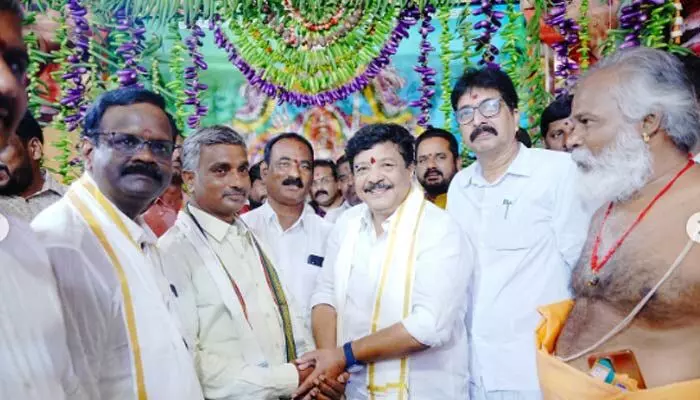 ‘ఆ ఆలయ అభివృద్ధికి కృషి చేస్తా’.. మంత్రి దుర్గేష్ కీలక వ్యాఖ్యలు ‘ఆ ఆలయ అభివృద్ధికి కృషి చేస్తా’.. మంత్రి దుర్గేష్ కీలక వ్యాఖ్యలు