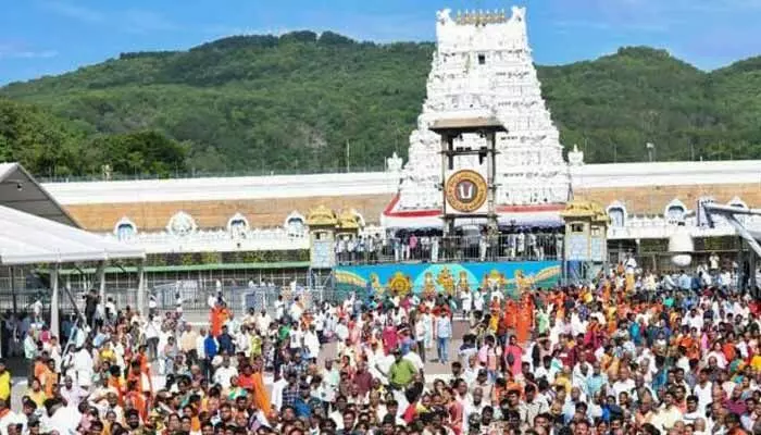 తిరుమలలో భక్తుల రద్దీ ఎలా ఉందంటే? తిరుమలలో భక్తుల రద్దీ ఎలా ఉందంటే?