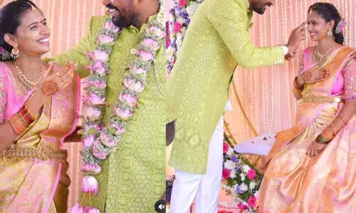 తండ్రి కాబోతున్న బిగ్ బాస్ నటుడు.. భార్య సీమంతం వీడియో షేర్ చేయడంతో కంగ్రాట్స్ చెబుతున్న నెటిజన్లు