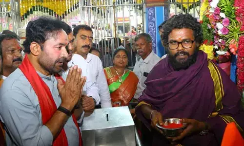మహాకాళి ఆలయంలో కిషన్ రెడ్డి పూజలు