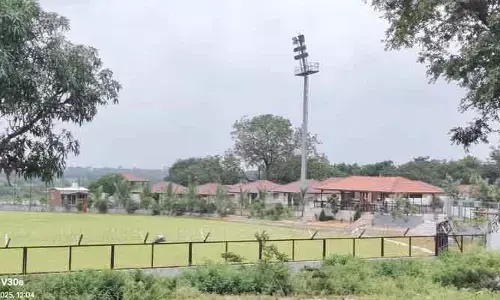 కానుకుంటలో అక్రమ నిర్మాణాలు.. అధికారుల హెచ్చరికలు బేఖాతర్