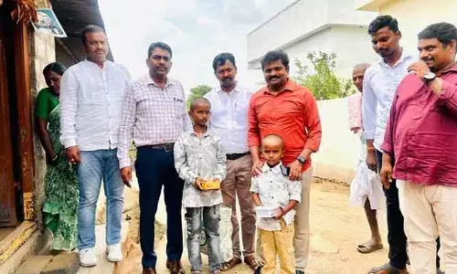 అమ్మానాన్నలను కోల్పోయిన పిల్ల‌ల‌కు అండ‌గా హెల్పింగ్ హాండ్స్