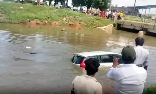 AP News : తుంగభద్ర కాలువలోకి దూసుకెళ్లిన కారు.. ఇద్దరు మృతి