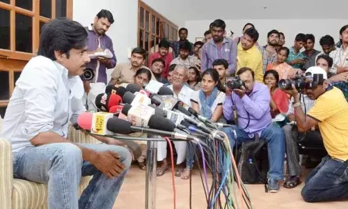 పవన్ కల్యాణ్ అభిమానులకు బిగ్ సర్‌ప్రైజ్.. ప్రీరిలీజ్ ఫంక్షన్‌కు ముందే..!
