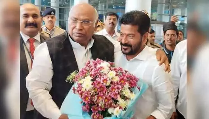 ఇంకొన్నేళ్లు ప్రజలకు సేవ చేయాలని కోరుకుంటున్నా.. ఖర్గేకు CM రేవంత్ బర్త్ డే విషెస్ ఇంకొన్నేళ్లు ప్రజలకు సేవ చేయాలని కోరుకుంటున్నా.. ఖర్గేకు CM రేవంత్ బర్త్ డే విషెస్