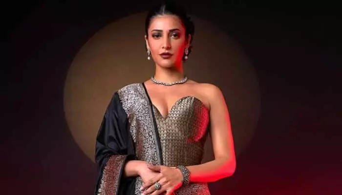 ఆ విషయంలో నటీనటుల ప్రమేయం ఉండదు.. చిత్ర నిర్మాతలే జాగ్రత్త పడాలంటూ శృతి హాసన్ ఆసక్తికర కామెంట్స్ ఆ విషయంలో నటీనటుల ప్రమేయం ఉండదు.. చిత్ర నిర్మాతలే జాగ్రత్త పడాలంటూ శృతి హాసన్ ఆసక్తికర కామెంట్స్