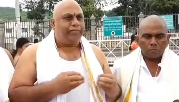 ‘తిరుమలలో గదుల కేటాయింపు పై భక్తుల ఆగ్రహం’.. మాజీ మంత్రి సంచలన పోస్ట్ ‘తిరుమలలో గదుల కేటాయింపు పై భక్తుల ఆగ్రహం’.. మాజీ మంత్రి సంచలన పోస్ట్