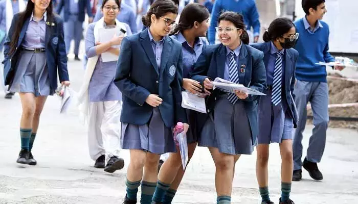 పాఠశాలల్లో సీసీ కెమెరాలు మస్ట్.. CBSE కీలక ఆదేశాలు పాఠశాలల్లో సీసీ కెమెరాలు మస్ట్.. CBSE కీలక ఆదేశాలు