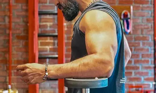 గ్లోబల్ స్టార్ మాస్ లుక్.. చేంజ్ ఓవర్ ఫర్ పెద్ది అంటూ పోస్ట్.. బాడీ కాదు  బాక్సాఫీస్‌ గజగజలాడాలంటూ కామెంట్స్