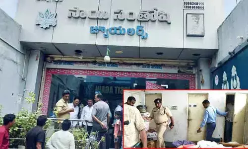 బంగారం కోసం బాత్‌రూమ్ దారి..! సూర్యాపేటలో దొంగల ‘గోల్డ్’ మిషన్..!