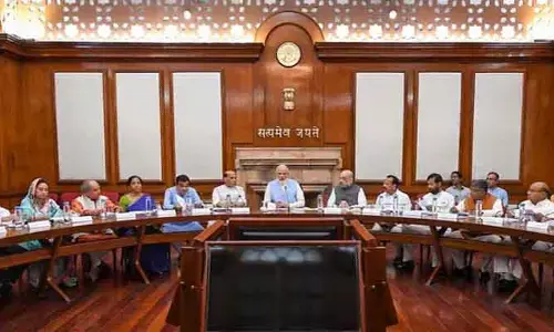 పార్లమెంట్‌లోని ప్రధాని ఆఫీసులో కీలక సమావేశం