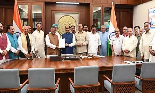 Justice Varma: జస్టిస్ వర్మను తొలగించేందుకు లోక్‌సభ స్పీకర్‌కు మెమోరాండం సమర్పించిన ఎంపీలు