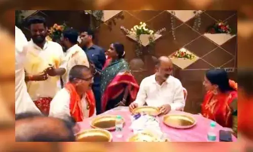 బండి సంజయ్ తో మల్లారెడ్డి కోడలు భేటీ