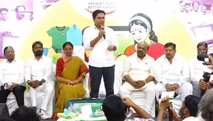 KCRకు మంచిపేరు వస్తుందనే ఆ పని చేయట్లే.. ప్రభుత్వంపై కేటీఆర్ ఫైర్ KCRకు మంచిపేరు వస్తుందనే ఆ పని చేయట్లే.. ప్రభుత్వంపై కేటీఆర్ ఫైర్