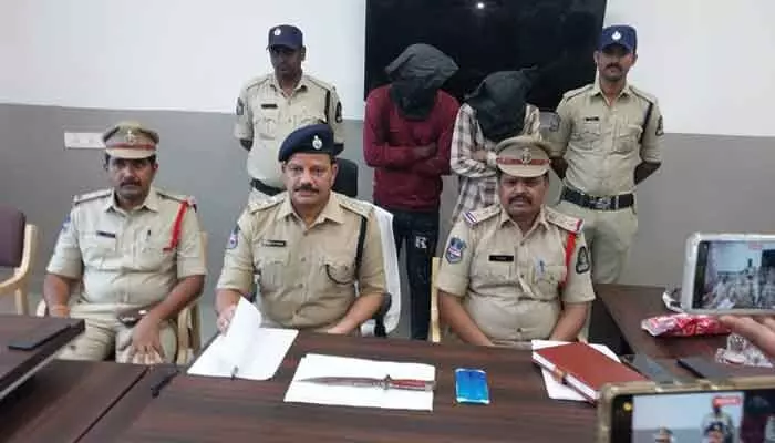 వీడిన కాబులా హత్య కేసు మిస్టరీ.. పాత కక్షల నేపథ్యంలో.. వీడిన కాబులా హత్య కేసు మిస్టరీ.. పాత కక్షల నేపథ్యంలో..