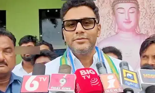 సినిమా టికెట్లతో నిండేది ఎవరి కడుపు.. హరిహర వీరమల్లుపై కారుమూరి హాట్ కామెంట్స్
