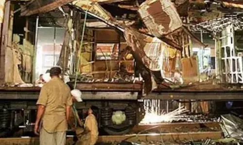Supreme Court: ముంబై రైలు పేలుళ్ల నిందితులను నిర్దోషులుగా ప్రకటించడంపై సుప్రీంకోర్టులో సవాలు