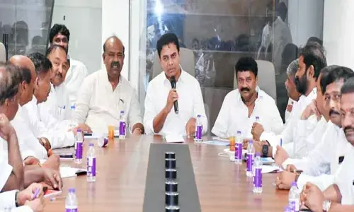 కులగణన నుంచి రిజర్వేషన్ల వరకూ.. బీసీలను మోసం చేయటమే కాంగ్రెస్ వైఖరి: కేటీఆర్
