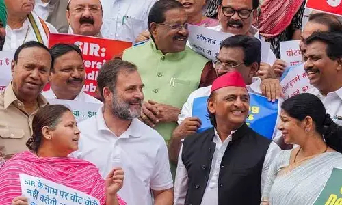 Parliament: పార్లమెంట్‌లో ప్రతిపక్షాల నిరసన.. ఉభయసభల్లో గందరగోళం