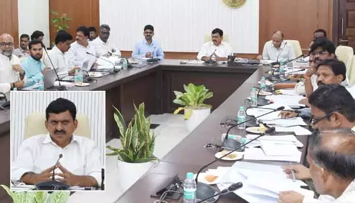 ఐదు గ్రామాలకు త్వరలో నక్షా మ్యాప్లు.. మంత్రి పొంగులేటి శ్రీనివాస రెడ్డి ఐదు గ్రామాలకు త్వరలో నక్షా మ్యాప్లు.. మంత్రి పొంగులేటి శ్రీనివాస రెడ్డి