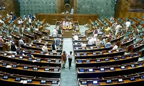 పార్లమెంటు ఉభయ సభలు సోమవారానికి వాయిదా