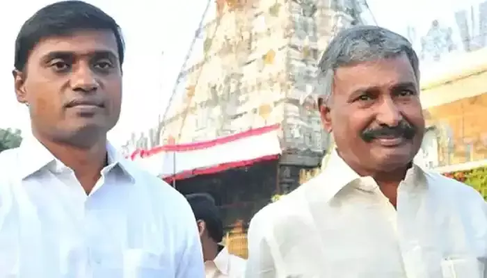 మిథున్ రెడ్డితో మాజీ మంత్రి పెద్దిరెడ్డి ములాఖత్