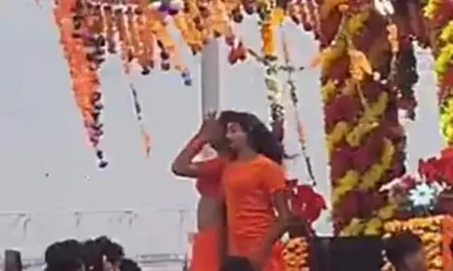 ఆధ్యాత్మిక యాత్రలో ‘అశ్లీల’ పారవశ్యం.. న్యూడ్ డ్యాన్స్‌లతో రెచ్చిపోయిన భక్తులు..(వీడియో)