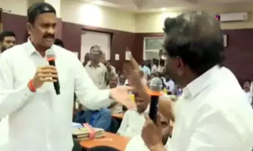 నెల్లూరు డీఆర్సీ సమావేశంలో రచ్చ రచ్చ
