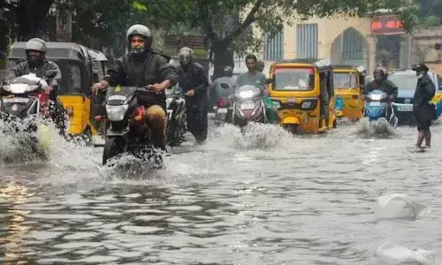 వరుణుడి ఉగ్రరూపం.. తెలంగాణలో ఈ జిల్లాలకు అత్యంత భారీవర్షాల హెచ్చరిక