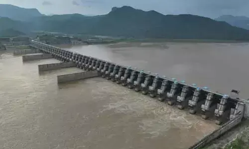 పోలవరం వద్ద ఉరకలేస్తున్న గోదావరి