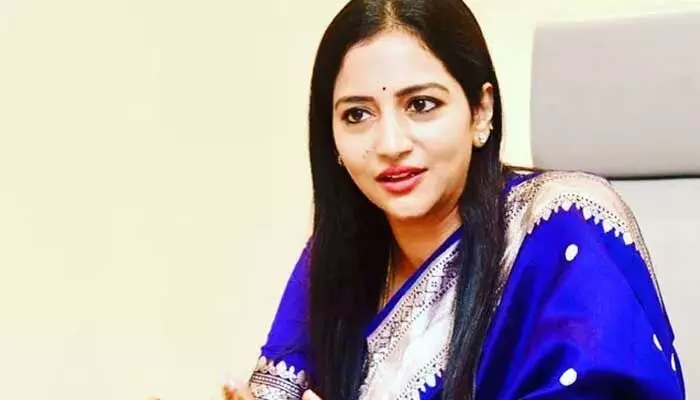 మా ఇంట్లో ఎలాంటి సోదాలు జరగలేదు : మల్లారెడ్డి కోడలు మా ఇంట్లో ఎలాంటి సోదాలు జరగలేదు : మల్లారెడ్డి కోడలు