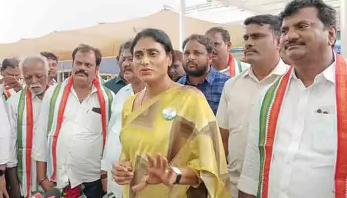 ఏపీ లిక్కర్స్కామ్పై షర్మిల కీలక వ్యాఖ్యలు.. జగన్ పై ఆరోపణలు ఏపీ లిక్కర్స్కామ్పై షర్మిల కీలక వ్యాఖ్యలు.. జగన్ పై ఆరోపణలు