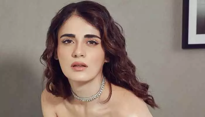 Radhika Madan: 57 ఏళ్ల హీరోతో రొమాన్స్.. రిపోర్టర్ ప్రశ్నపై షాకింగ్ ఆన్సర్ ఇచ్చిన హీరోయిన్ Radhika Madan: 57 ఏళ్ల హీరోతో రొమాన్స్.. రిపోర్టర్ ప్రశ్నపై షాకింగ్ ఆన్సర్ ఇచ్చిన హీరోయిన్