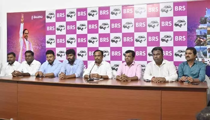 బనకచర్లపై జంగ్ సైరన్ మోగిస్తాం: గెల్లు శ్రీనివాస్ బనకచర్లపై జంగ్ సైరన్ మోగిస్తాం: గెల్లు శ్రీనివాస్
