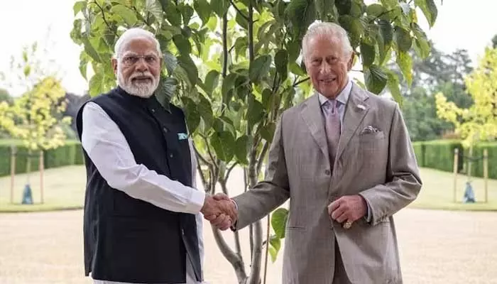 ట్రేడ్ డీల్ తర్వాత.. కింగ్ చార్లెస్ను కలిసిన మోడీ ట్రేడ్ డీల్ తర్వాత.. కింగ్ చార్లెస్ను కలిసిన మోడీ