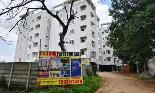 చెరువు బఫర్ జోన్‌లో ఫ్లాట్ల పంట.. హైడ్రా చర్యలెక్కడా..?