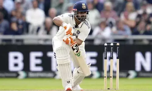 గాయంతోనే గ్రౌండ్లోకి దిగిన పంత్