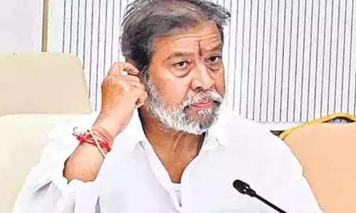 వర్షాలతో జాగ్రత్త.. అధికారులూ గ్రౌండ్ లెవెల్ లో పర్యటించండి : మంత్రి దామోదర